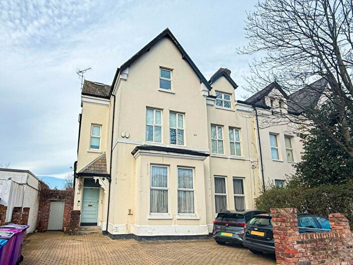 3 Bedroom Flat For Sale In Queens Drive, Wavertree, L15