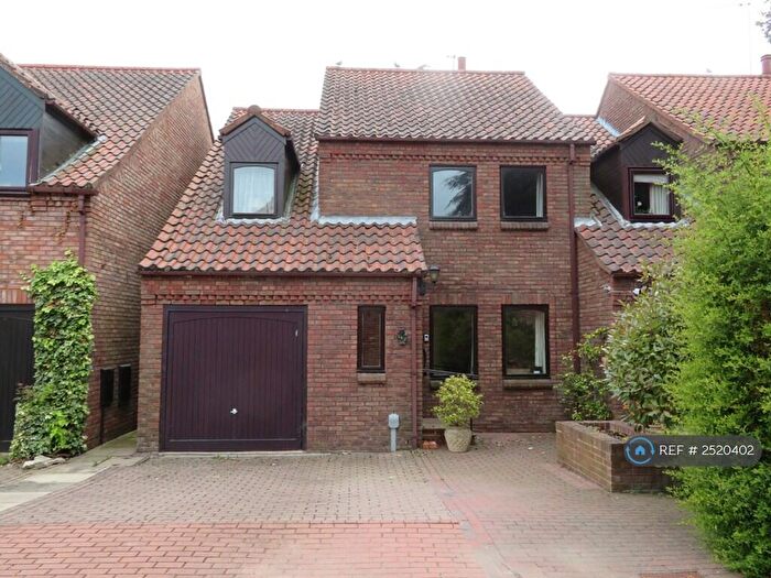 3 Bedroom Semi-Detached House To Rent In Waltham Lane, Beverley, HU17