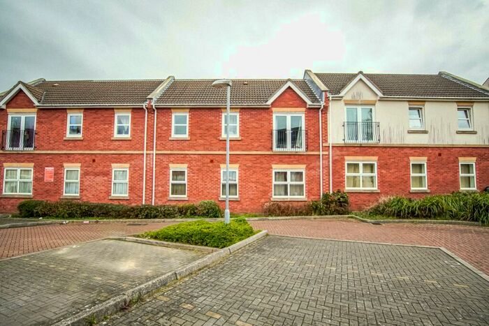 2 Bedroom Flat To Rent In Saddlers Court, Kennington Avenue, Kingswood, BS15