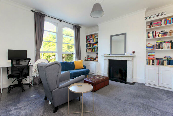 2 Bedroom Flat To Rent In Bolingbroke Grove, Battersea, London, SW11