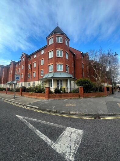 2 Bedroom Retirement Property To Rent In Queens Crescent, Southsea, Hampshire, PO5