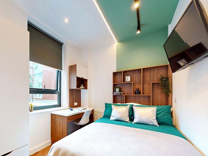 Studio To Rent In Harrow Road, London, W9