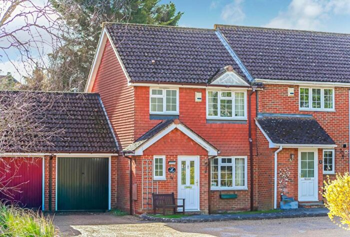 3 Bedroom Semi Detached House For Sale In Chapel Meadow, Tring, HP23