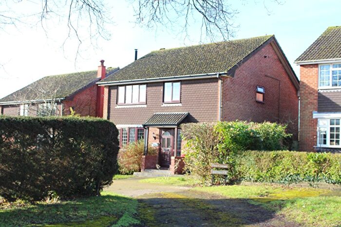 4 Bedroom Detached House For Sale In Anthill Close, Denmead, PO7