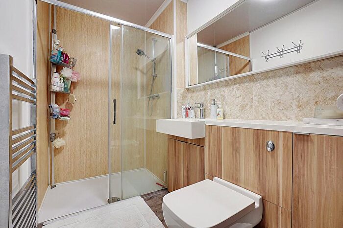 6 Bedroom Terraced House For Sale In Albany Terrace, Chatham, ME4