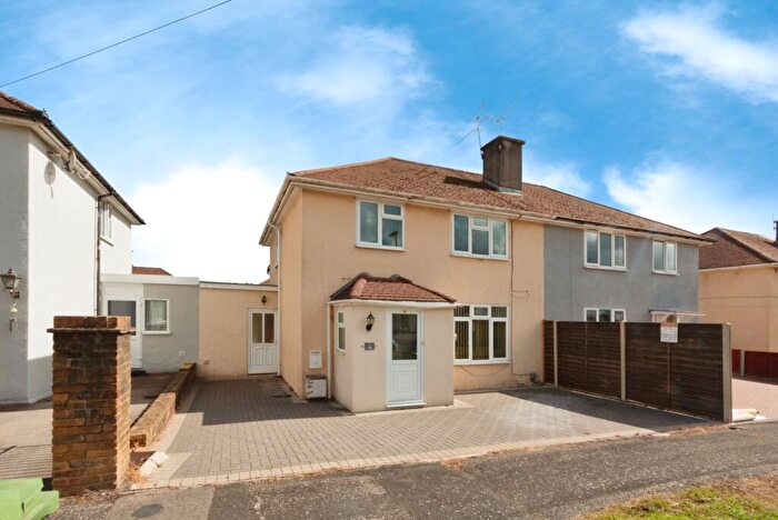 3 Bedroom Semi Detached House For Sale In Oaken Copse Crescent, Farnborough, Hampshire, GU14