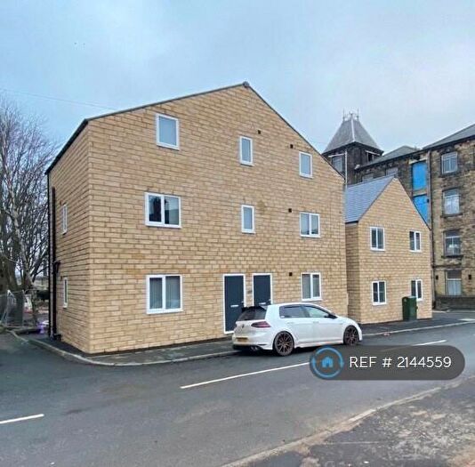 2 Bedroom Flat To Rent In Frances Street, Elland, HX5