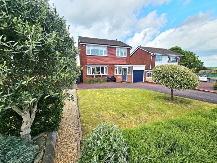 4 Bedroom Detached House For Sale In Lapworth Drive, Sutton Coldfield, B73