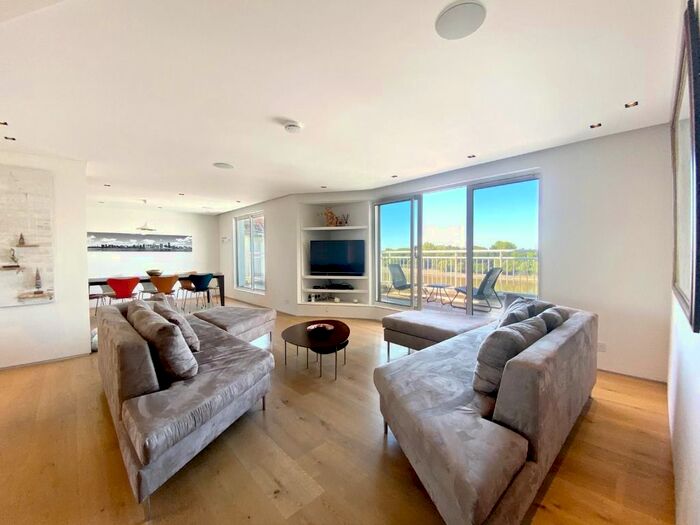 2 Bedroom Flat To Rent In Point Pleasant, Wandsworth, London, SW18