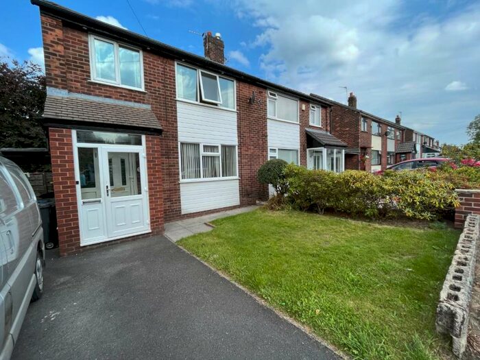 3 Bedroom Semi-Detached House To Rent In Wingate Drive, Whitefield, Manchester, M45