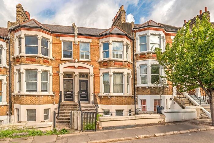 2 Bedroom Apartment For Sale In Tressillian Road, Brockley, London, SE4