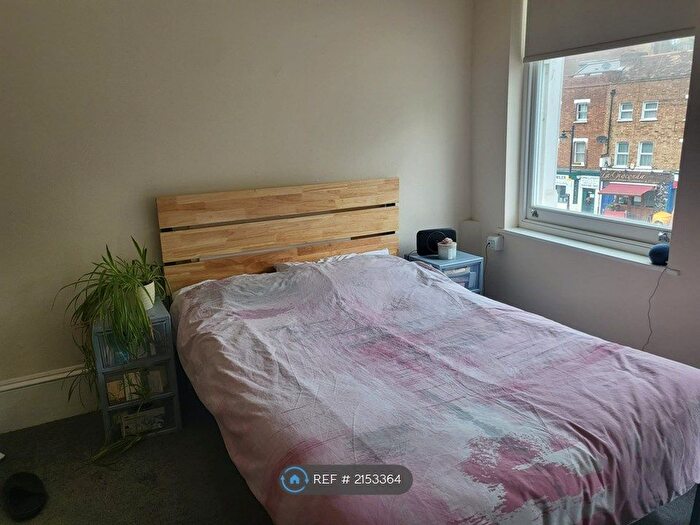 Studio To Rent In High Street, London, N8