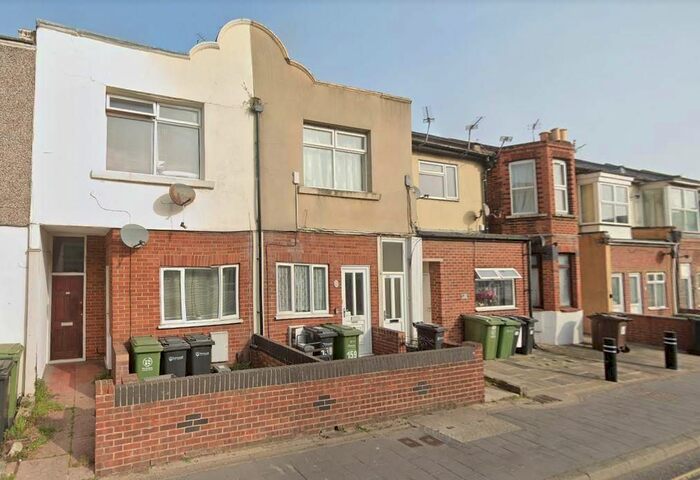 2 Bedroom Flat To Rent In New Road, Portsmouth, PO2