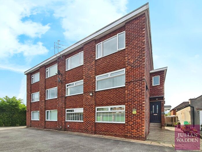 2 Bedroom Flat To Rent In Kensington Court, Denton, Greater Manchester, M34