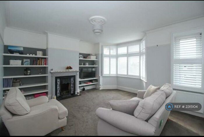 2 Bedroom Maisonette To Rent In Pinner Hill Road, Pinner, HA5