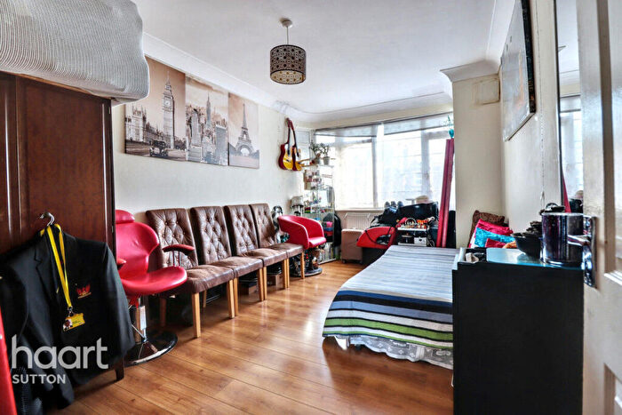 2 Bedroom Flat For Sale In Cheam Road, Sutton, SM1