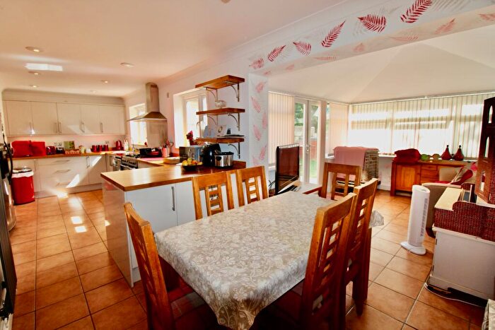 6 Bedroom Detached House For Sale In Alvis Drive, Yaxley, Peterborough, PE7