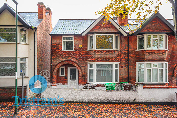 6 Bedroom Semi-Detached House To Rent In Rolleston Drive, Lenton, NG7