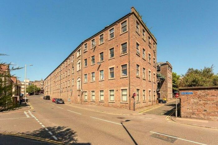 2 Bedroom Flat To Rent In Pleasance Court, City Centre, Dundee, DD1
