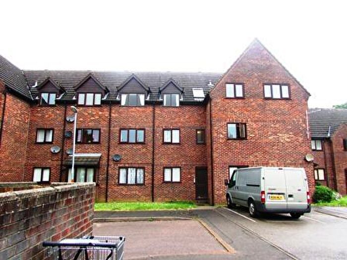 1 Bedroom Flat To Rent In Oliver Close, Rushden, NN10