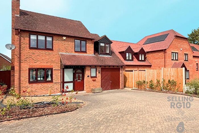 4 Bedroom Detached House For Sale In The Hawthorns, Charvil, Reading, Berkshire, RG10