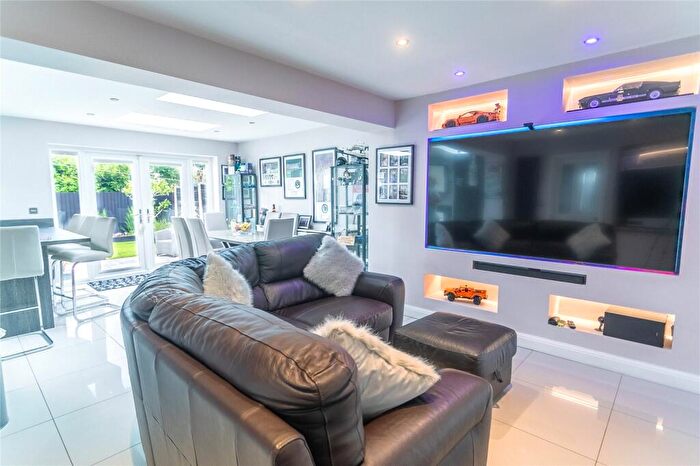 3 Bedroom Detached House For Sale In Richmond Close, Burnedge, Rochdale, OL16