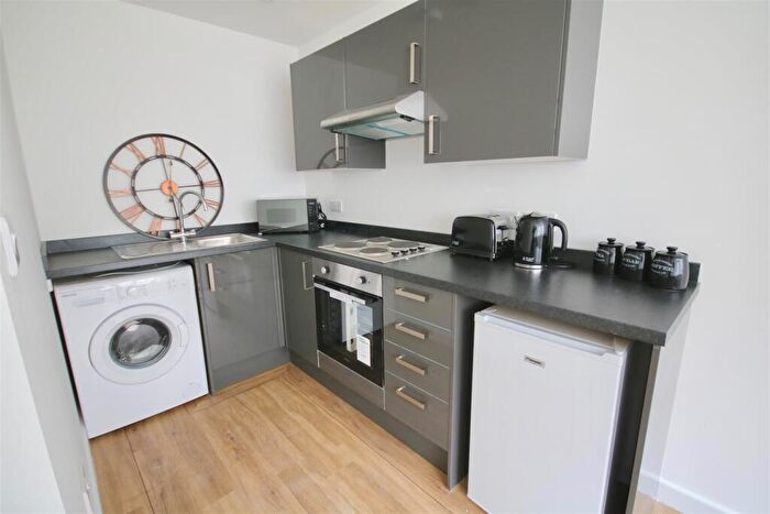 2 Bedroom Flat To Rent In Enterprise House, Isambard Brunel Road, Portsmouth, PO1