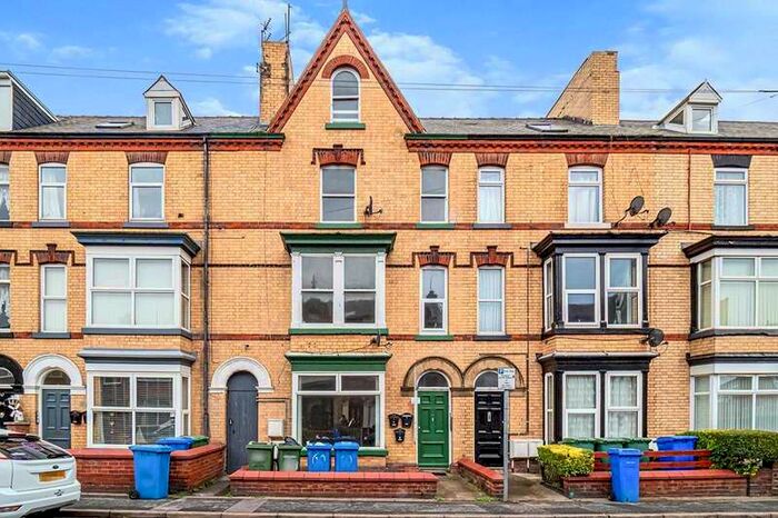 2 Bedroom Apartment To Rent In Windsor Crescent, Bridlington, North Humberside, YO15