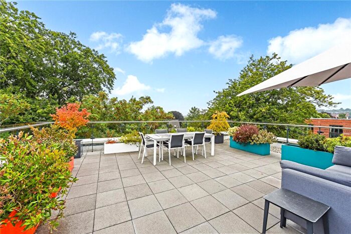 3 Bedroom Penthouse For Sale In Fellowes Rise, Winchester, Hampshire, SO22