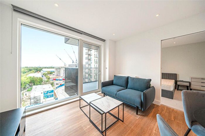 Apartment To Rent In Henley Cross, London, SE3