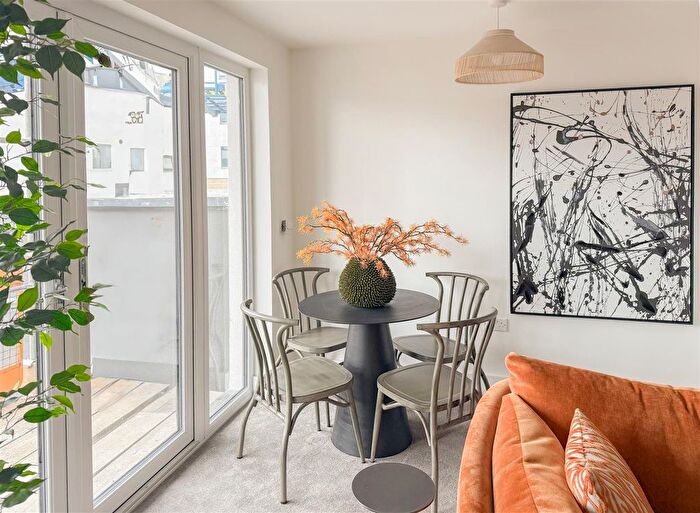 2 Bedroom Flat To Rent In Flat, Martin Court, Hastings, TN34