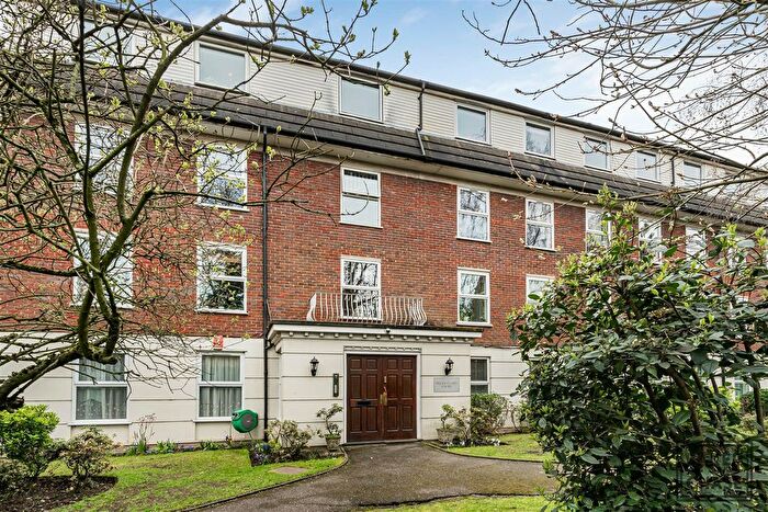 2 Bedroom Flat For Sale In Windmill Hill, Enfield, EN2