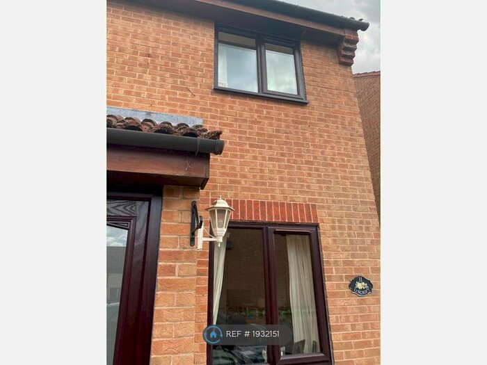 2 Bedroom Semi-Detached House To Rent In Lincroft, Bedford, MK43