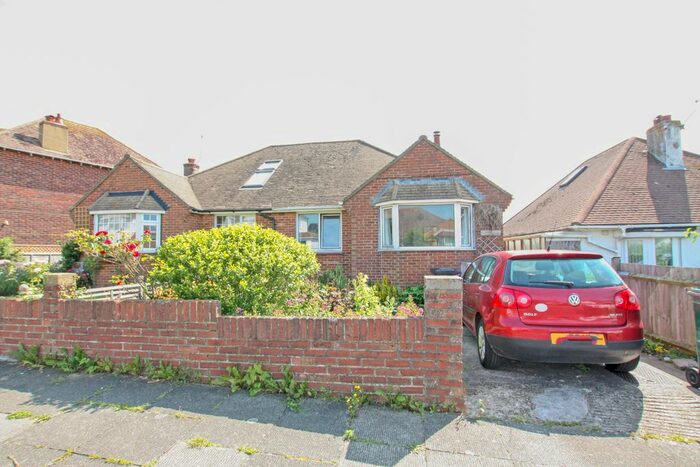 2 Bedroom Semi-Detached Bungalow To Rent In Farm Hill, Brighton, BN2