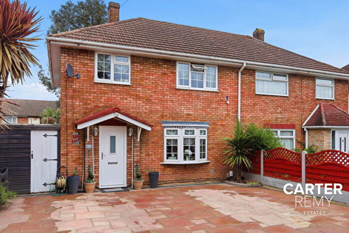 3 Bedroom Semi-Detached House For Sale In Kingaby Gardens, Rainham, RM13