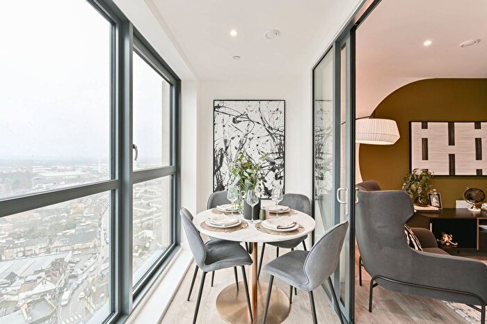 2 Bedroom Flat For Sale In London Square Croydon, Croydon, CR0