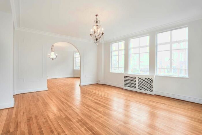 2 Bedroom Flat To Rent In Oakwood Court, Kensington, London, W14