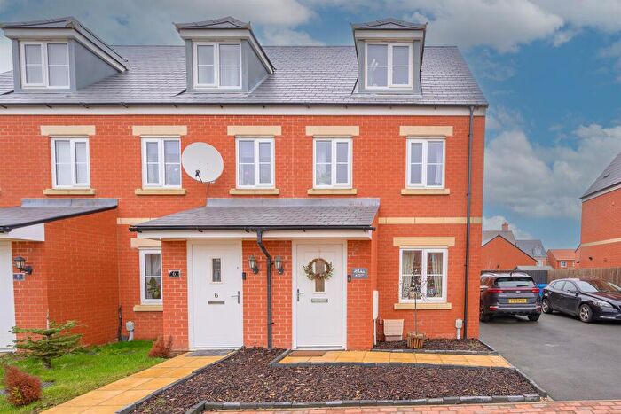 3 Bedroom End Of Terrace House For Sale In Barn Owl Drive, Rothwell, Kettering, NN14