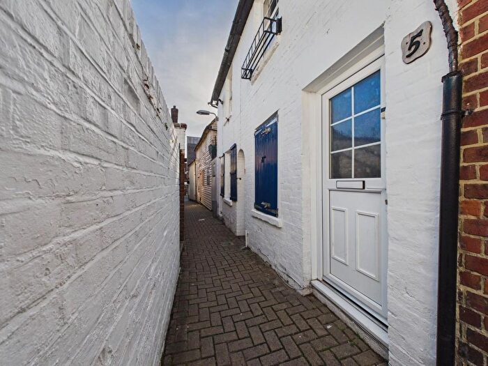 1 Bedroom Property To Rent In Churchyard Passage, Ashford, TN23