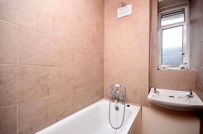 Studio To Rent In White City Estate, White City, London, W12