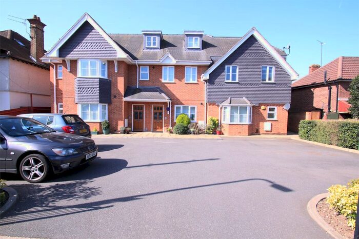 2 Bedroom Town House To Rent In Fairfield Road, Uxbridge, UB8