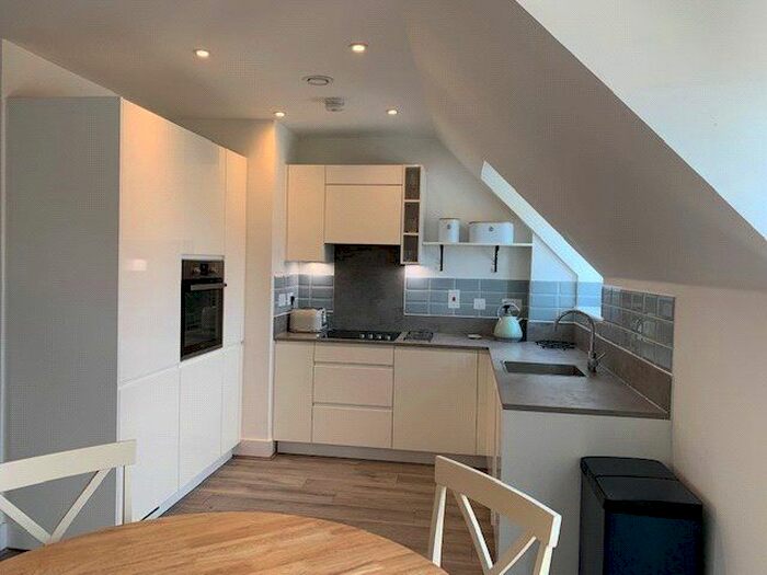 2 Bedroom Flat To Rent In Dover Road, Tadworth, KT20