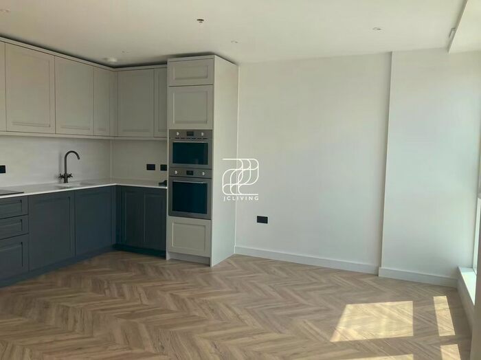 2 Bedroom Flat To Rent In Tryon House, Brook Street, KT1