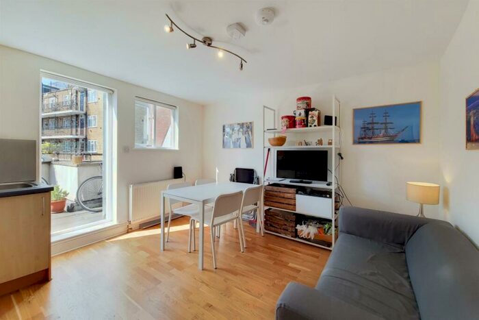 2 Bedroom Apartment To Rent In Essex Road, Angel, N1
