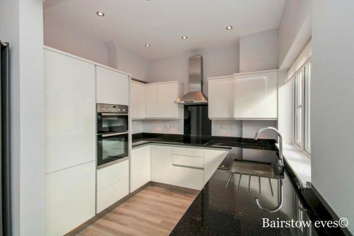 3 Bedroom Property To Rent In Park Avenue, Enfield, EN1