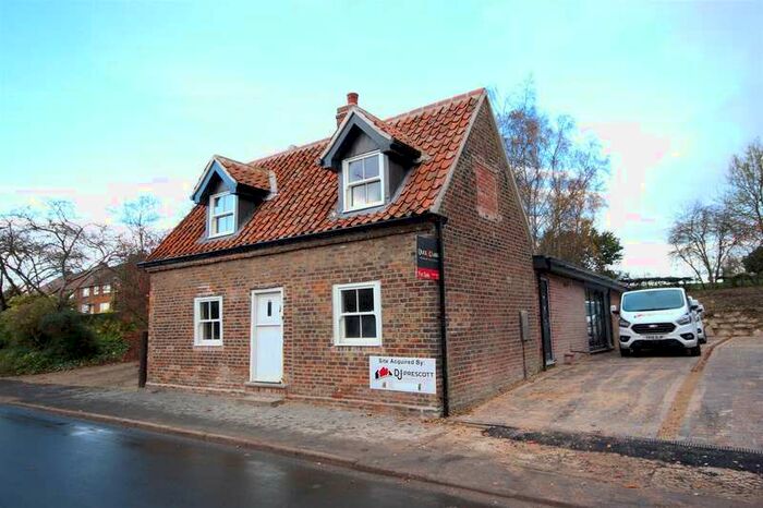 4 Bedroom Cottage For Sale In Main Street, Etton, Beverley, HU17