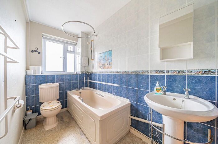 1 Bedroom Flat For Sale In Clare Road, Stanwell, Surrey, TW19