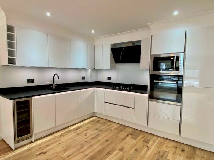 2 Bedroom Flat To Rent In Hamilton Road, Uddingston, G71