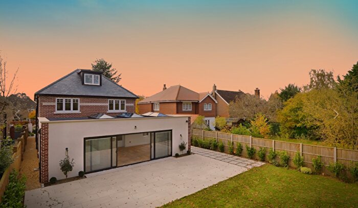 5 Bedroom Detached House For Sale In New Park Road, Cranleigh, GU6