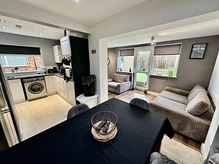 3 Bedroom Semi-Detached House For Sale In Sunnyside, Edenthorpe, Doncaster, DN3